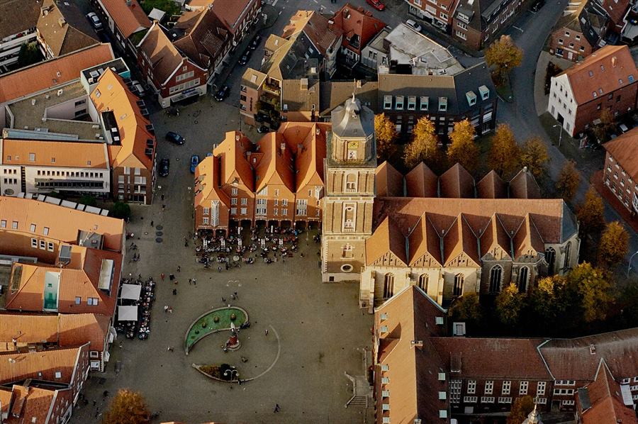 St.-Lamberti-Kirche mit Marktplatz in Coesfeld